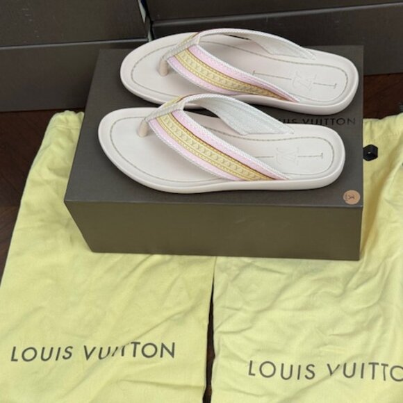 Louis Vuitton Monogram Thong Sandals - Picture 2 of 3